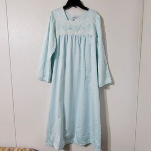 Collette By Miss Elaine Gown Sz Medium Light Blue Embroidery & Lace